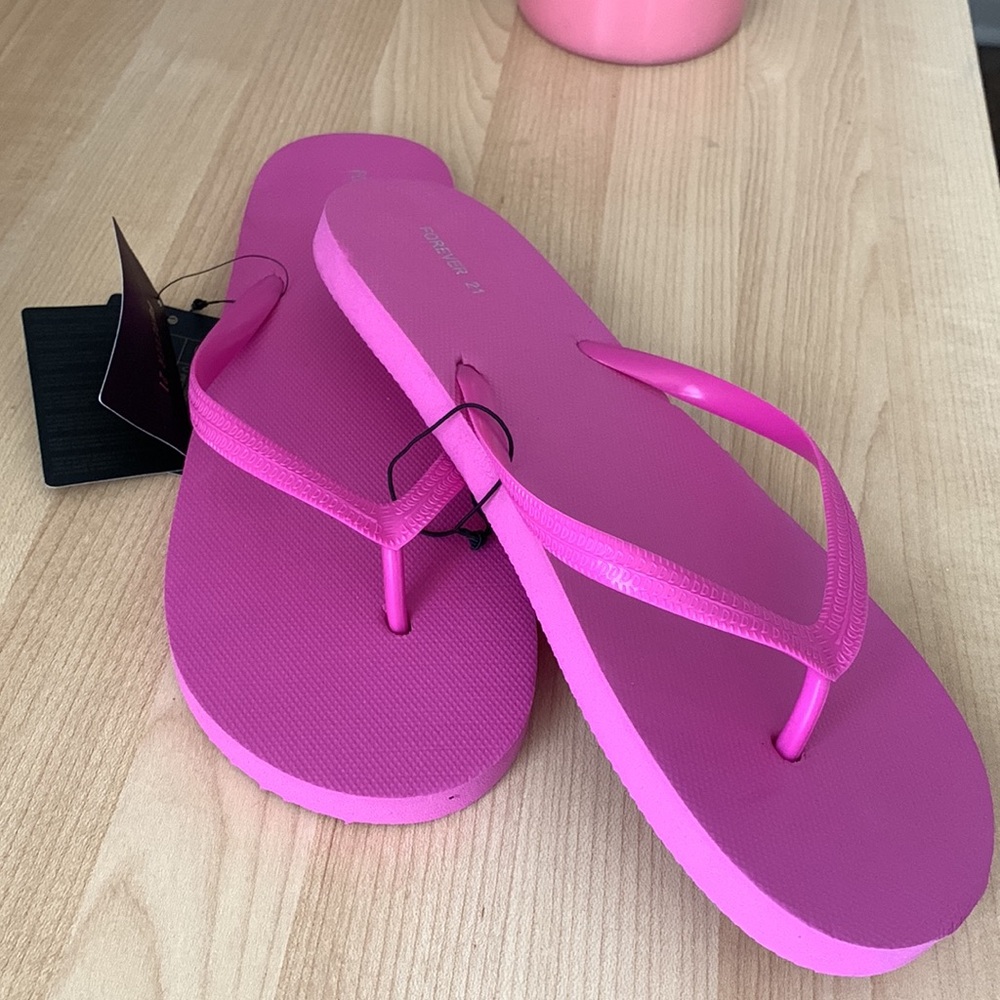 Fuchsia (Soft) Flip-flops 🩴 - Picture 5 of 7